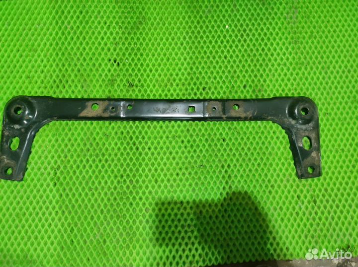 Балка поперечная траверс Nissan note E11