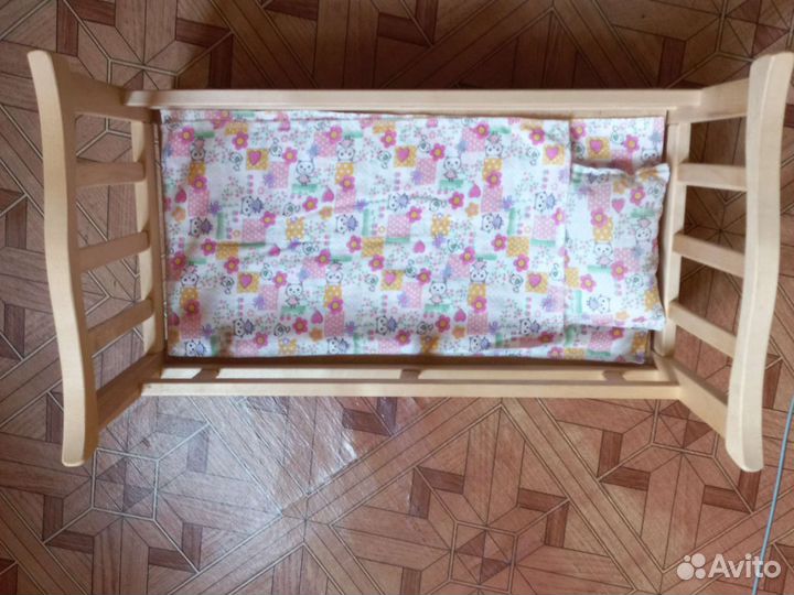 Деревянная кроватка для кукол