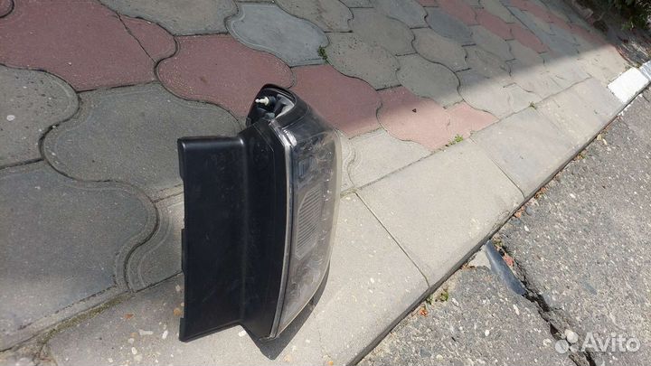 Фонарь Nissan patrol Y62 оригинал дорест