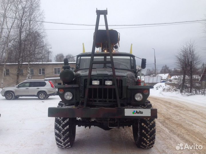 Урал 375 гидроманипулятором loglift 80 и роспуском