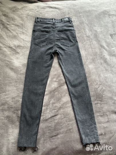 Джинсы-стретч bershka черные