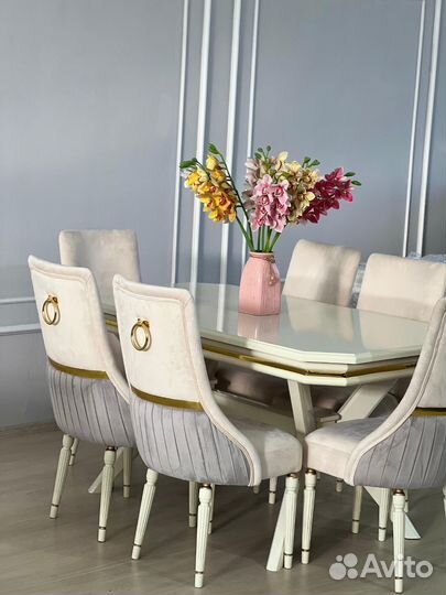 Стол и стулья
