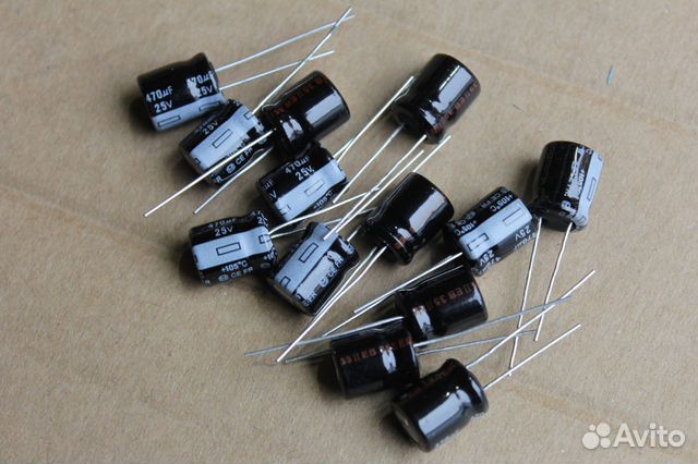 Eeufr1E471 конденсатор