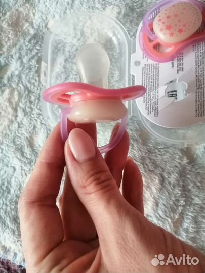 Пустышка avent новая светящаяся с 6 месяцев