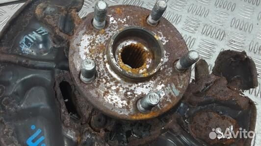 Ступица передняя правая toyota avensis T25 (EML27N