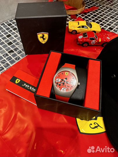 Набор оригинал Ferrari часы и бейсболка