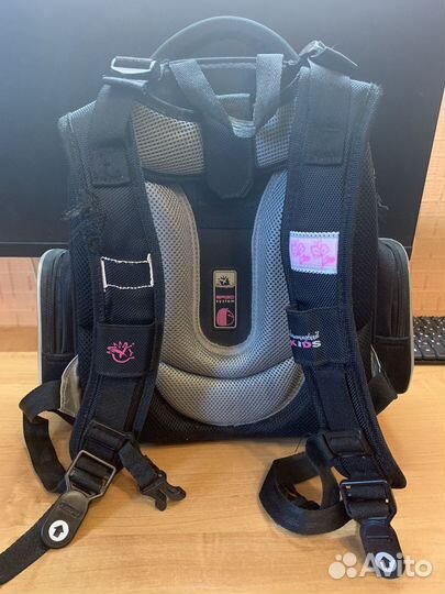Школьный рюкзак с ортопежической спинкой
