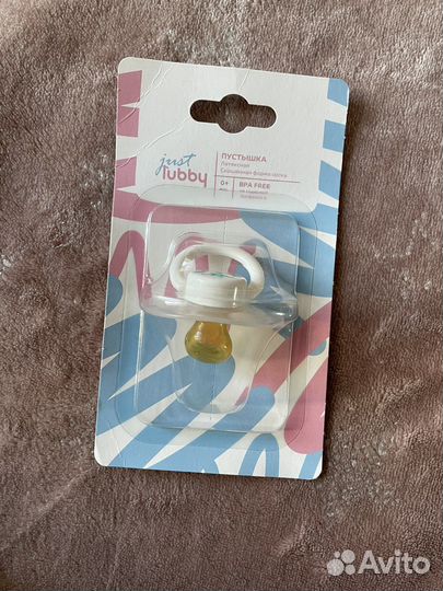 Пустышка ластексная Lubby со скошенным соском 0+