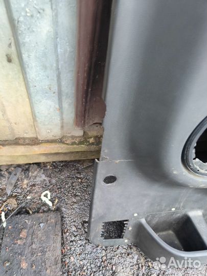 Обшивка двери левая Volvo FH12