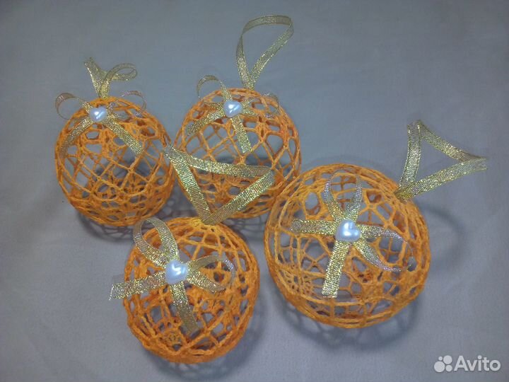 Шары новогодние елочные крючком 4 штуки