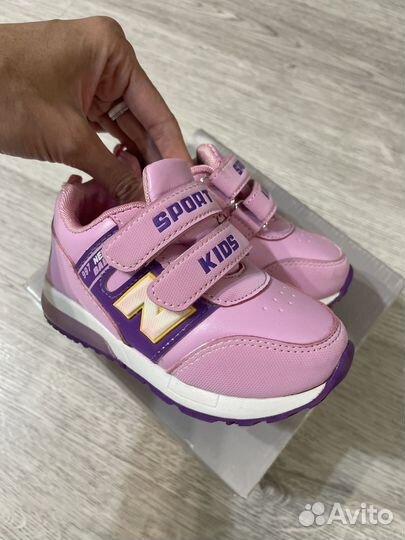 Кроссовки для девочки 25