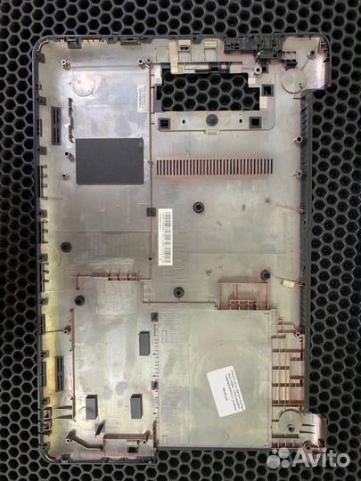 Нижняя часть корпуса ноутбука Asus X556U