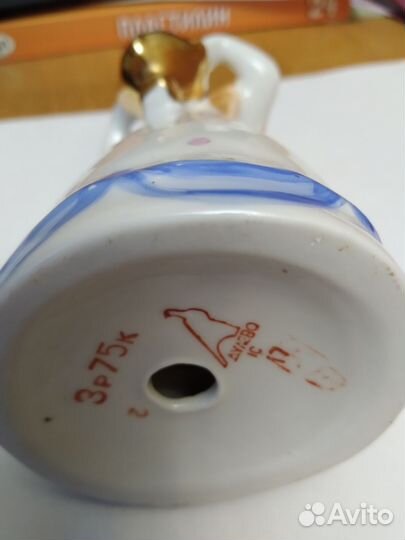 Фарфоровая статуэтка Барыня с самоваром