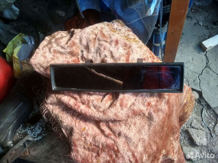 Зеркало заднего вида