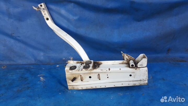 Лонжерон +распорная планка Jeep Grand Cherokee WK2