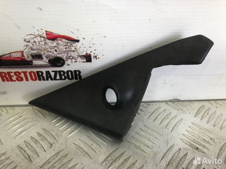 Накладка крепления зеркала передняя правая Kia