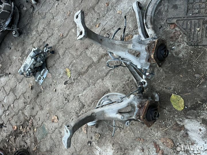 Передний кулак Audi A4 B9 A5