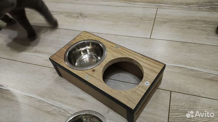 Подставка для мисок животным