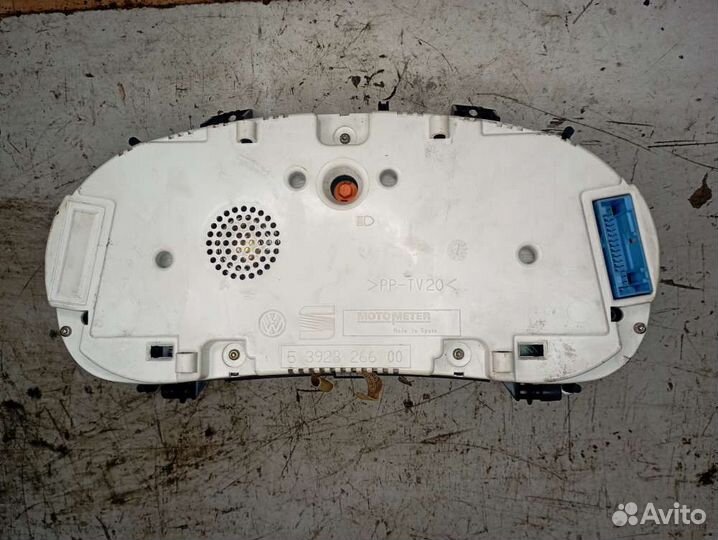 Приборная панель (Щиток) на Volkswagen Polo
