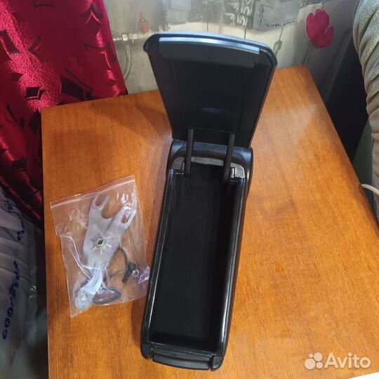 Подлокотник Audi a4 b7