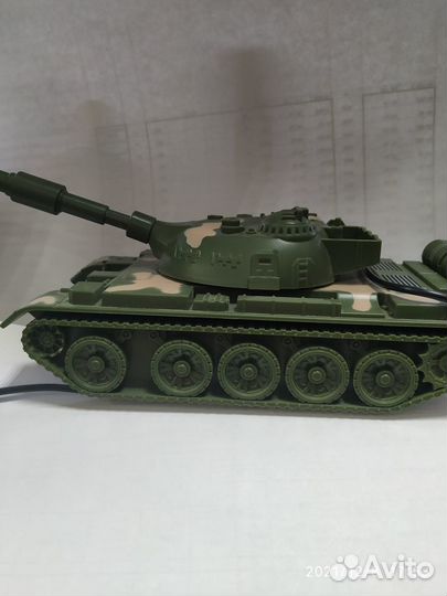 Музыкальная колонка в форме танка