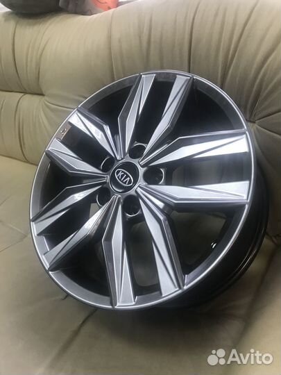 Диск литой 17 5*114,3 ET 45 67.1 кик кс 774