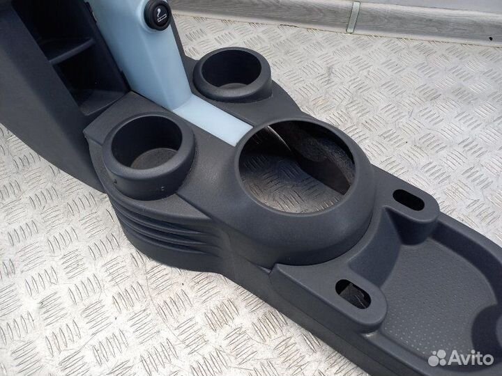 Консоль центральная (тоннель) Mitsubishi Colt 6