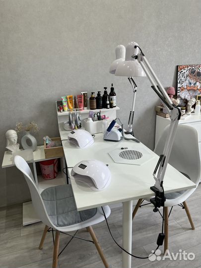 Маникюрный стол