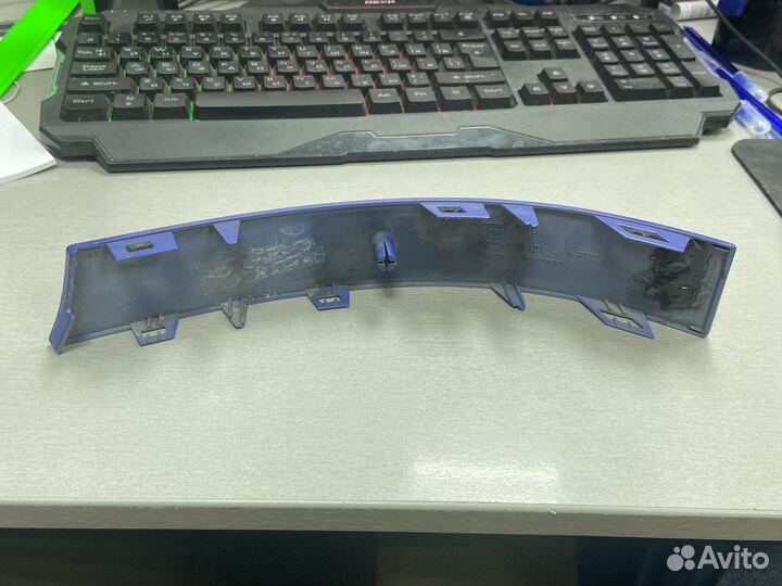 Накладка на фонарь L audi A4 b5 8d0945101