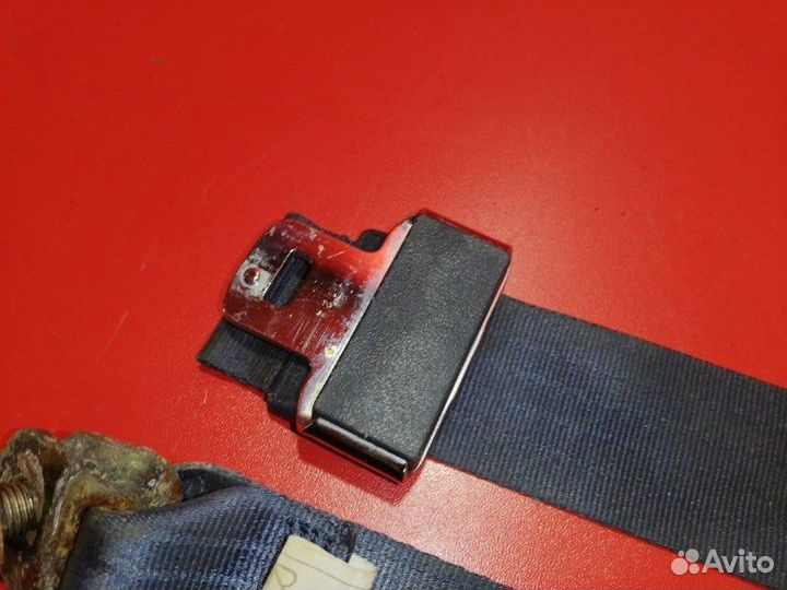 Ремень безопасности задний Toyota Hilux Surf YN130