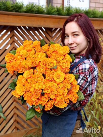 Акция Розы оранжевые и желтые Яркий букет цветов