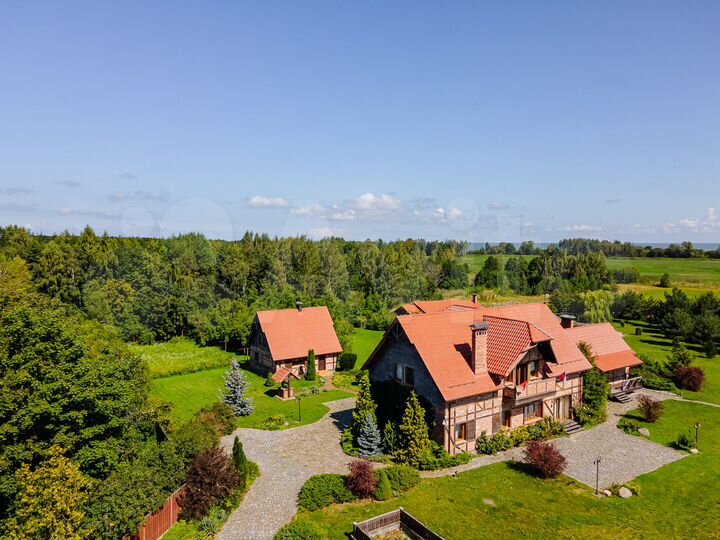 Коттедж 262 м² на участке 1,46 га