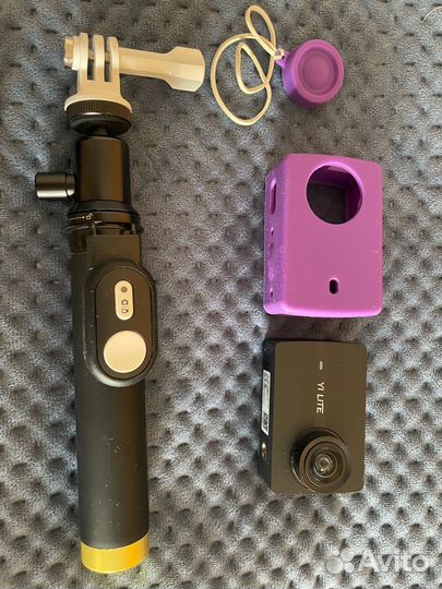 Экшн камера Xiaomi YI Lite чехол монопод