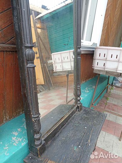 Старинное напольное зеркало