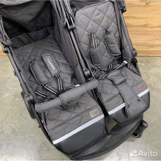 Коляска для двойни погодок