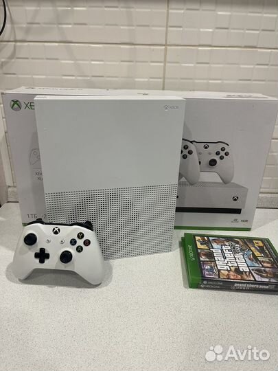 Xbox One S 1Tb 4K + Gta 5