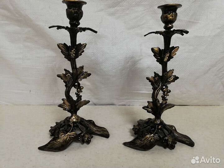 Пара красивых подсвечников