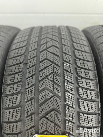 Pirelli P Zero PZ4 275/35 R20 и 245/40 R20 102W