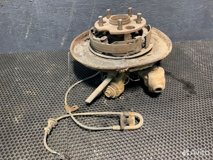 Кулак поворотный задний левый Lexus Rx 350