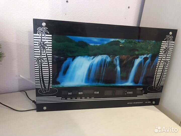 Часы электронные настенные