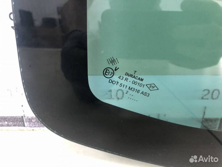 Стекло кузовное глухое левое Renault Duster 2012