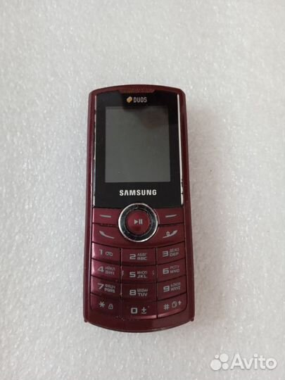 Кнопочный мобильный телефон Samsung