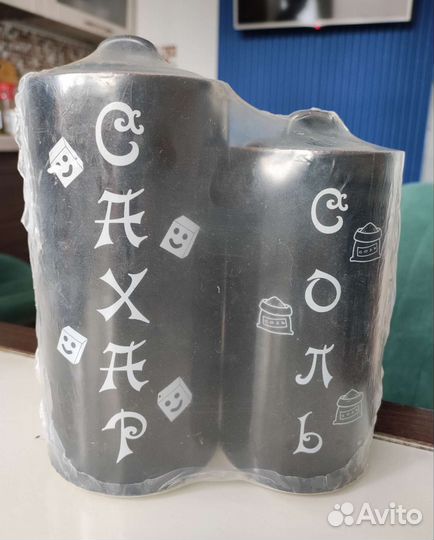 Солонка и сахарница