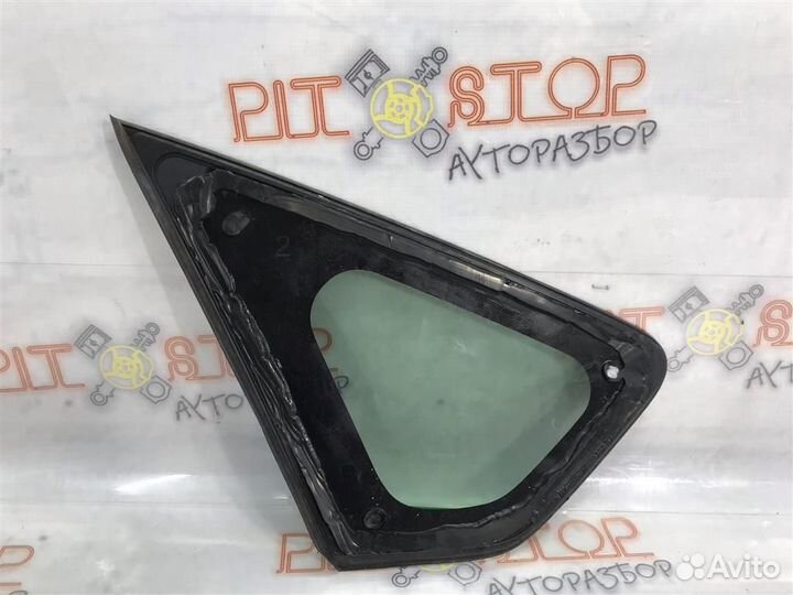 Стекло багажника правое Toyota prius ZVW30 2009-2