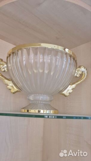 Ваза для фруктов на ножке