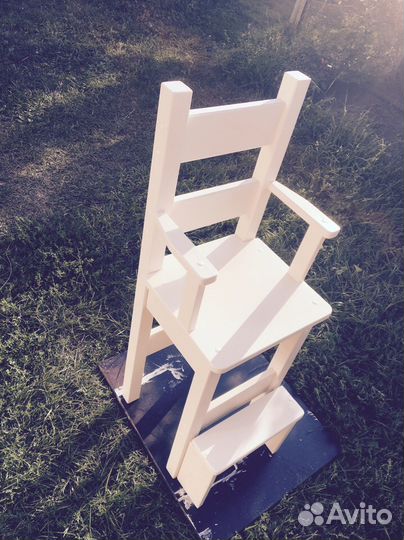 Высокий детски й стул со ступенькой цвет сл. кость