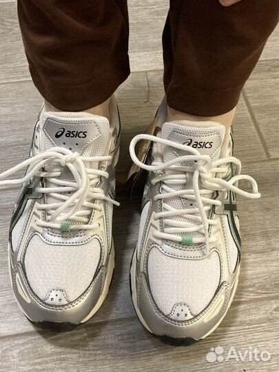 Кроссовки acics женские