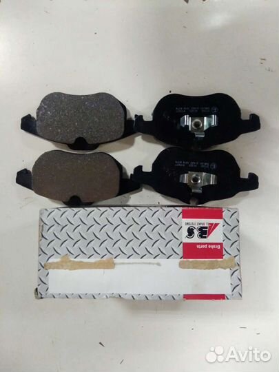 Колодки передние тормозные на Opel Astra H