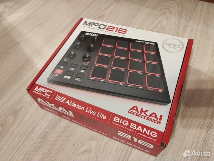 Драм машина / Midi контроллер akai MPD 218