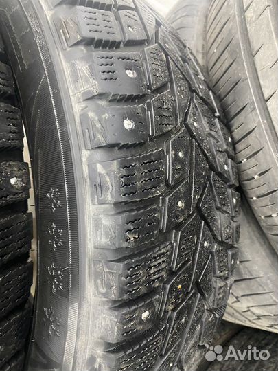Dunlop Grandtrek Ice 02 215/60 R17